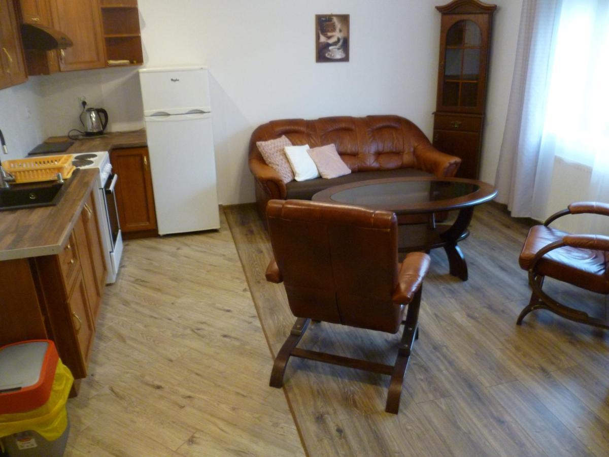 Klimatyczny Domek - Apartamenty & Noclegi Slawecin エクステリア 写真