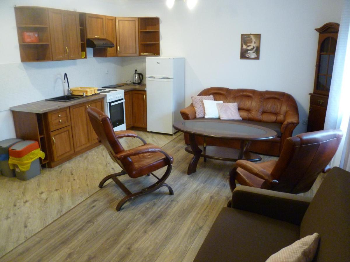 Klimatyczny Domek - Apartamenty & Noclegi Slawecin エクステリア 写真